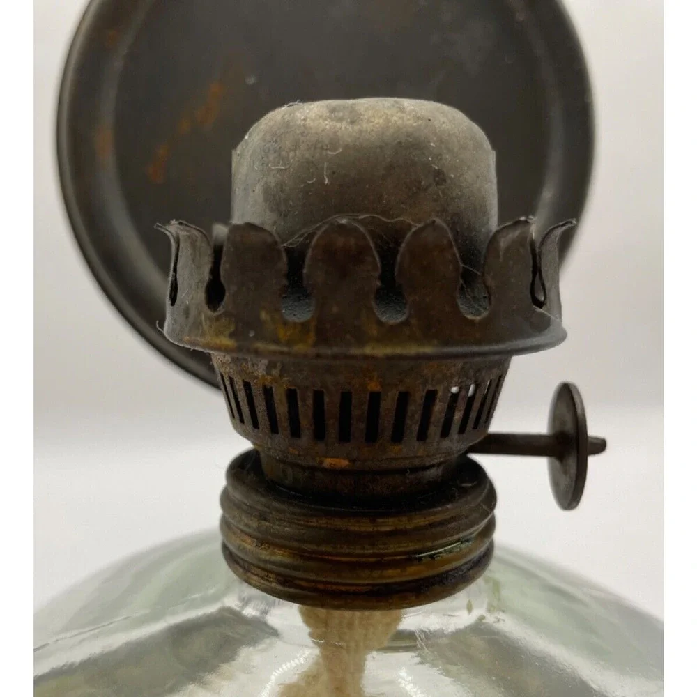 Vintage Kerosene Oil Lamp with Wall Hanger - Traditional Style Chamber Oil Lamp